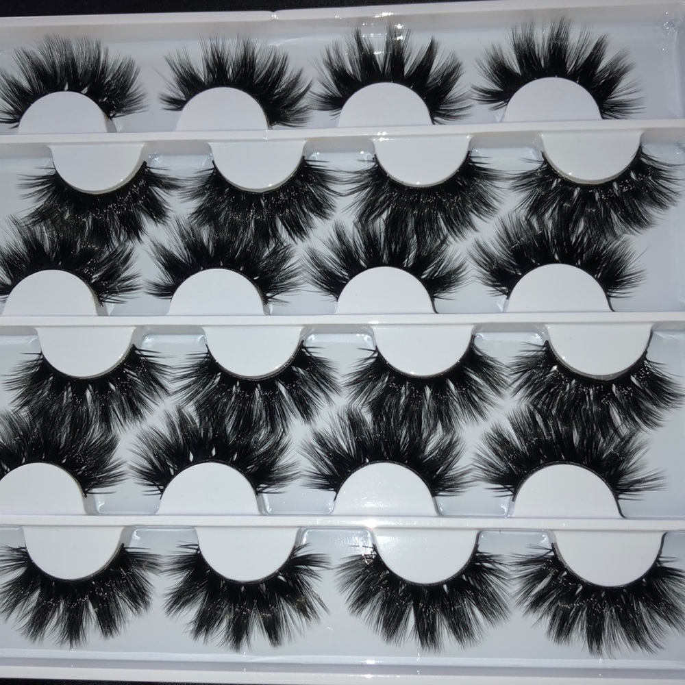 Dramatic Lashes.   ‼️SOLD‼️